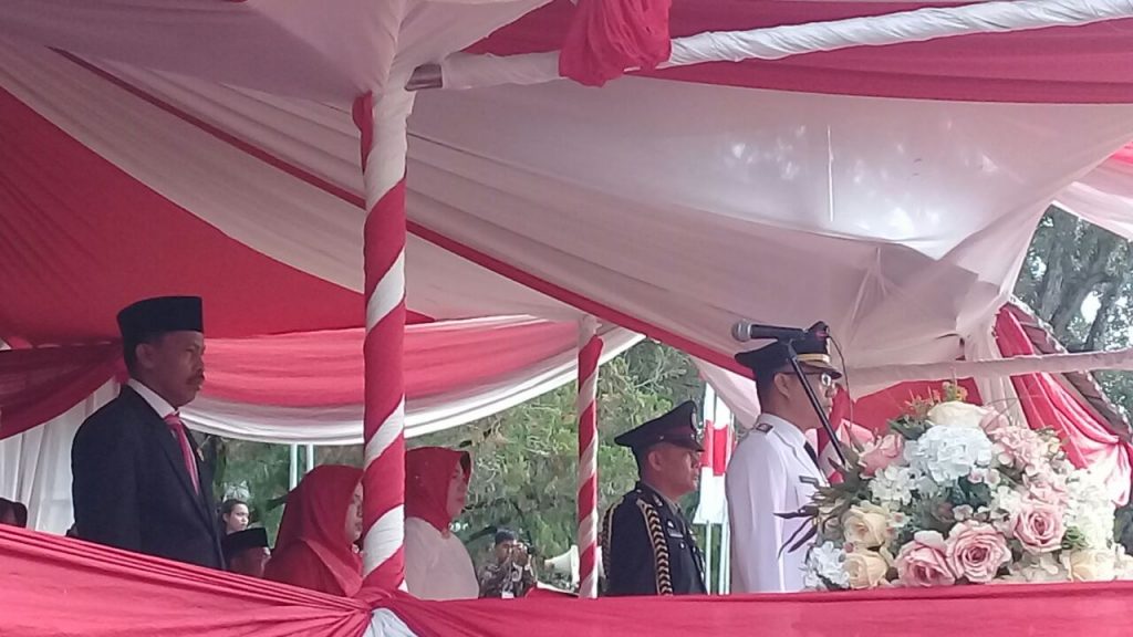 Plt. Walikota Bertindak Sebagai Inspektur Upacara Pada HUT RI Di Kendari