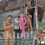 Kapolsek Sinjai Timur Sambangi Warga Kurang Mampu