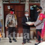 Polsek Kepulauan Seribu Utara Bagikan Sembako