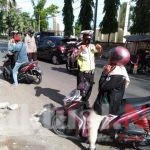 Personil Polres Gowa Lakukan Pemeriksaan Terhadap Pengendara di Jalan