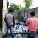 Ratusan Petugas Pelangi Gelar Gerebek Lumpur di Saluran Air Jl Arteri Marunda Sisi Utara 