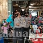 Sosialisasi Adaptasi Kehidupan Baru, Bhabinkamtibmas Polsek Kajang Laksanakan Sosialisasi di Pasar
