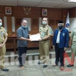 Walikota Jakbar Serahkan Surat Rekomendasi FKUB Pembangunan Masjid Attabayun Taman Villa Meruya