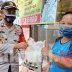 Peduli Covid-19, Polsek Kep Seribu Utara Beri Bantuan Ke Warga