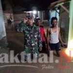 Serda Arifin Babinsa Koramil 0216/Ciruas Bantu Warga Banjir