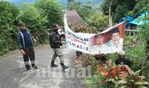 Kanit Intelkam Polsek Tinggimoncong Polres Gowa Kawal Panwascam Parigi Tertibkan APK