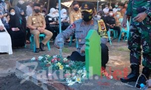 Kapolres Gowa Turut Shalati dan Antar Jenazah Kepala Dinas PUPR ke Pemakaman