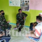 Babinsa Liang Ilir Sertu Yuwono Komsos Bersama Kades, Himbau Agar Tingkatkan Keamanan