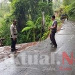 Kapolsek Tompobulu Bersama  Personilnya, Pantau Tanah Longsor