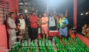Jelang Perayaan Natal, Wawali Tikep Bagi-Bagi THR Untuk Kaum Nasrani