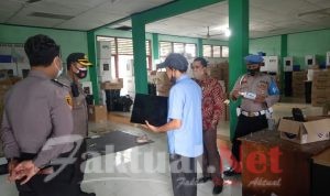 Polsek Ciruas Cek Gudang Logistik di PPK Kecamatan