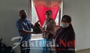 Pemkab Konsel Salurkan 210 Paket Bahan Pokok Kepada Warga Kelurahan Palangga