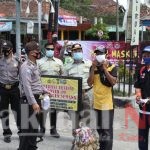 KBPP Polri Serang dan Polsek Ciruas Bagikan Masker di Prapatan Ciruas