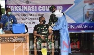 Pangdam VI/Mulawarman Penerima Vaksin COVID-19 Pertama di Kaltim