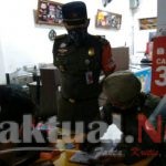 Satpol PP Monitoring Protokol Kesehatan  Tempat Usaha di Semper Barat 