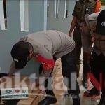 Polres Kep Seribu Bagikan Sembako Kapolda Metro ke Warga Terkonfirmasi Covid-19 Pulau Untung Jawa