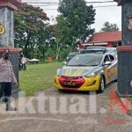 Polisi Kawal Pendistribusian Bantuan Logistik Kecamatan Tinggimoncong dan Parigi untuk Sulbar