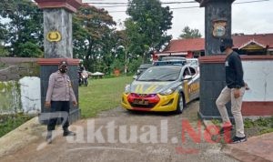 Polisi Kawal Pendistribusian Bantuan Logistik Kecamatan Tinggimoncong dan Parigi untuk Sulbar