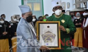 Kunker Di Tidore, Ketua DPD RI Dianugerahi Gelar Adat
