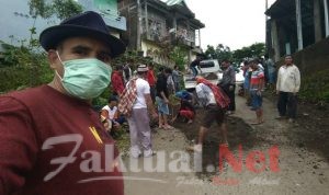 Pemerintah dan Masyarakat Desa Rappolemba Gotong-royong Pemeliharaan Infrastruktur Jalan Secara Swadaya