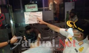 Abaikan PPKM, Dua Industri Hiburan di Jakbar Disegel Satpol PP