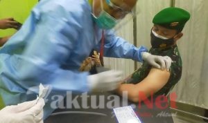 Dandim 1424 Sinjai Laksanakan Vaksinasi Gelombang Pertama