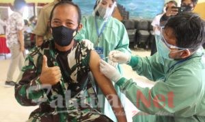 Beri Contoh, Dandim 0913/PPU Letkol Inf Dharmawan Awali Suntik Vaksin Sinovac