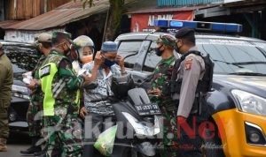 TNI Polri Samarinda Edukasi Disiplin Bermasker