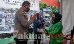 Disiplinkan Warganya, Polres Metro Jakpus Bagikan Masker di Rusun Tangguh Apron Kemayoran