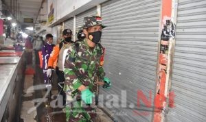 Kaltim Steril, TNI Polri Semprot Disinfektan Fasilitas Umum