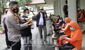 Peringati HPN 2021, Kapolres Kota Tangerang dan Awak Media Ngemper Bareng