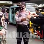 Polsek Metro Tanah Abang Bagikan Masker Gratis ke Pasar Tanah Abang, Pasar Gandaria dan Pemukiman