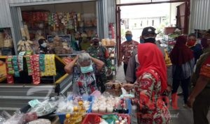 Gencarkan Penerapan Prokes Tim Satgas Sambangi Pasar Ketaon
