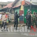 Polsek Metro Cempaka Putih Sosialisasikan Prokes dan Bagikan Masker Bersama Tiga Pilar