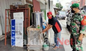Serma Yudhi W, Patroli Sambil Sosialisasi PPKM Berbasis Mikro di Wilayah Binaan