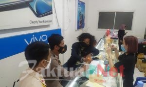 Kapolsek Bersama Danramil dan Satpol PP, Sampaikan Surat Panggilan ke Pelanggar Protokol Kesehatan
