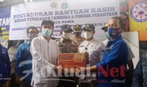 Pemkot Bersama PWI Jakarta Barat Salurkan Bantuan pada Korban Kebakaran di Tambora