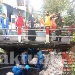 Kapolsek Johar Baru Bersama Tiga Pilar Gerebek Lumpur Sekitar Kali Sentiong Kecamatan Johar Baru