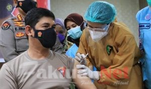 Jalani Vaksinasi Covid-19 Kapolda Sulsel Himbau Masyarakat Untuk di Vaksin dan Gelorakan Program Vaksinasi yang Aman dan Halal