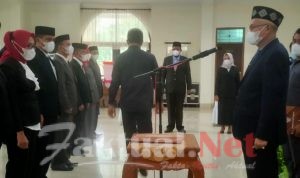Mewakili Wagub Sultra, Asrun Lio Lantik 41 Kepsek dari Baubau dan Muna