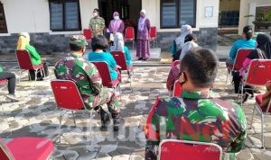 Duet Babinsa Koramil Serengan dengan Petugas PLKB dalam Rangka Melaksanakan Gugur Gunung