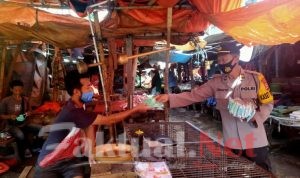 Polres Serang Kota Bagikan Ribuan Masker