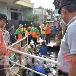 Ratusan Personel Gabungan Gerebek Lumpur di RW 08 Kedoya Utara