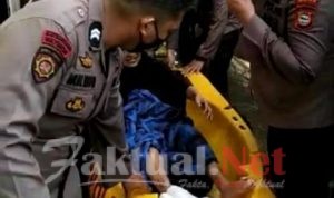 Gerak Cepat, Sat Sabhara Polres Gowa Evakuasi Korban Banjir di Sungguminasa