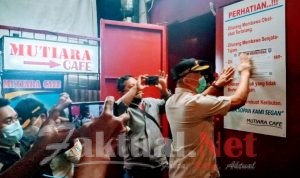 Satpol PP DKI Segel Dua Usaha Hiburan di Cengkareng dan Kebon Jeruk
