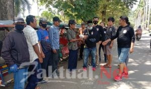 Jumat Barokah Ormas Lpkmp Bagikan Nasi Bungkus ke Tukang Becak