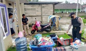 Polsek Taktakan Bantu Warga Terdampak Banjir