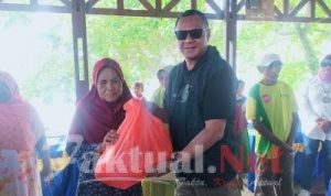 Rayakan HUT Ke-16, Komunitas RB Bagi-Bagi Sembako