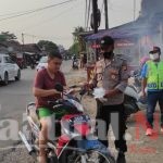 Jelang Buka Puasa, Polsek Cipocok Jaya Bagikan Ratusan Masker