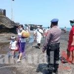 Satuan Pol Air Polres Tabanan Amankan Pantai Tanah Lot